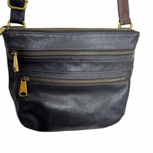 Fossil Explorer Pebbled Black Leather Vintage crossbody Bag